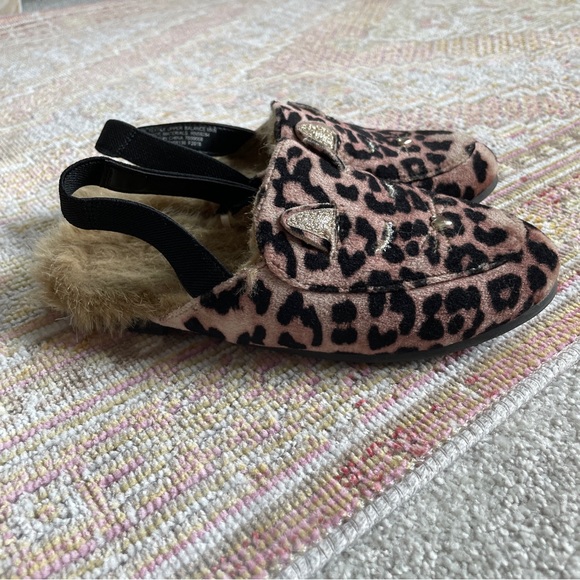 The Children’s Place Cat Velvet Leopard Print
Slingback Faux Fur Loafer. Size 12 - Picture 2 of 15